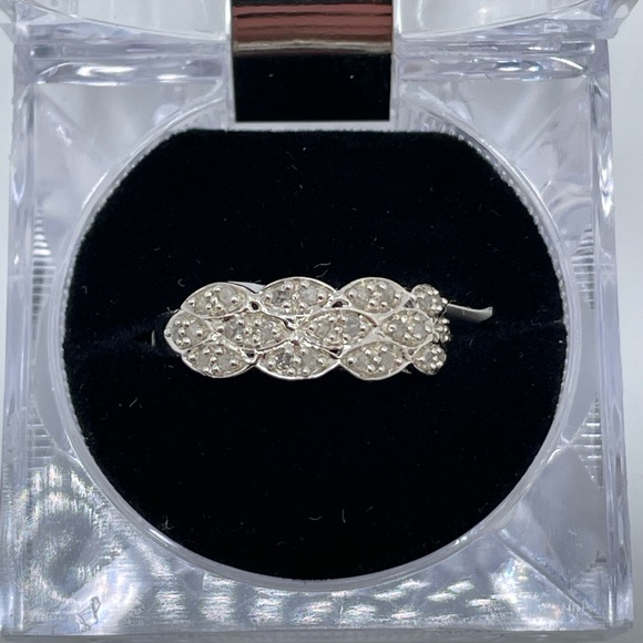 Jewelry - New in Box! .26 TCW Diamond & 925 Ring